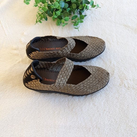 NWT Bernie Mev Mary Jane Wedges Size 8.5 - Picture 3 of 9